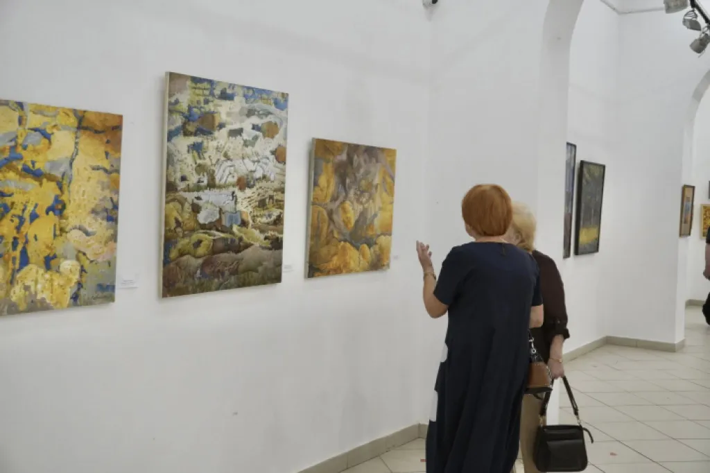 У Чернівцях презентували виставку мистецтва до річниці Незалежності