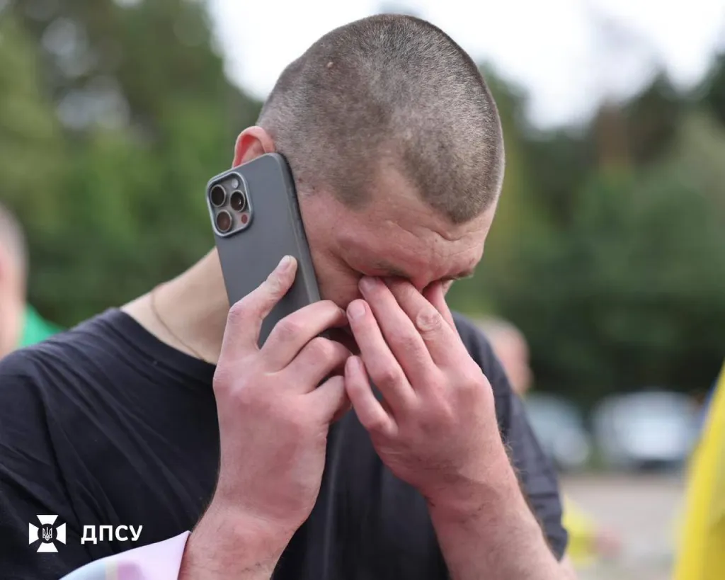 Шестеро буковинців повернулися з російського полону після трьох років неволі
