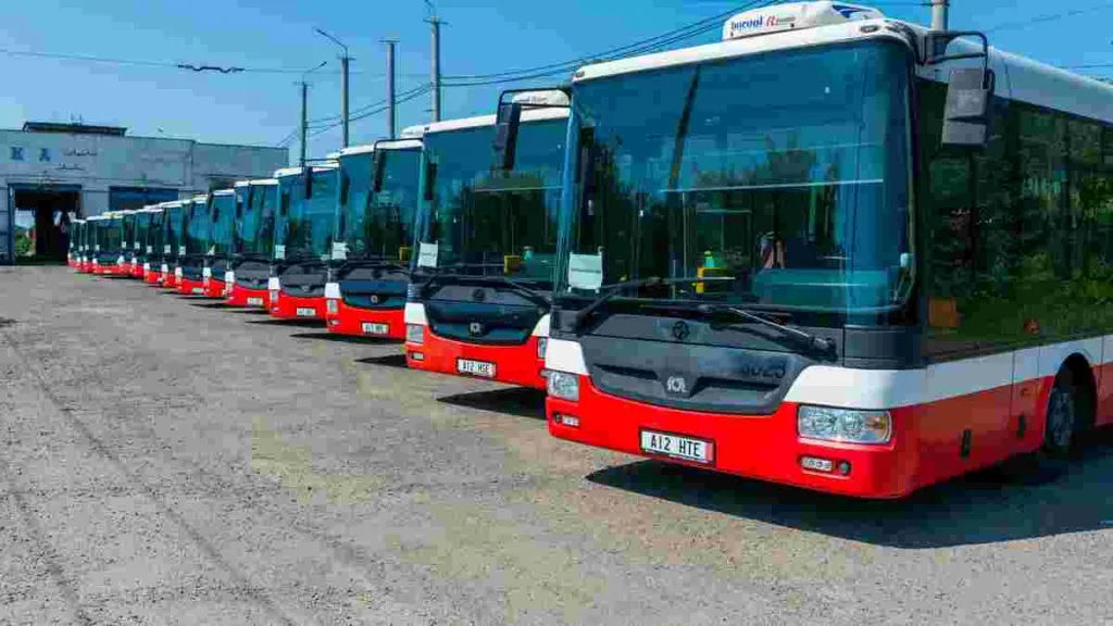 Чернівці отримали від Чехії 15 автобусів для міського транспорту