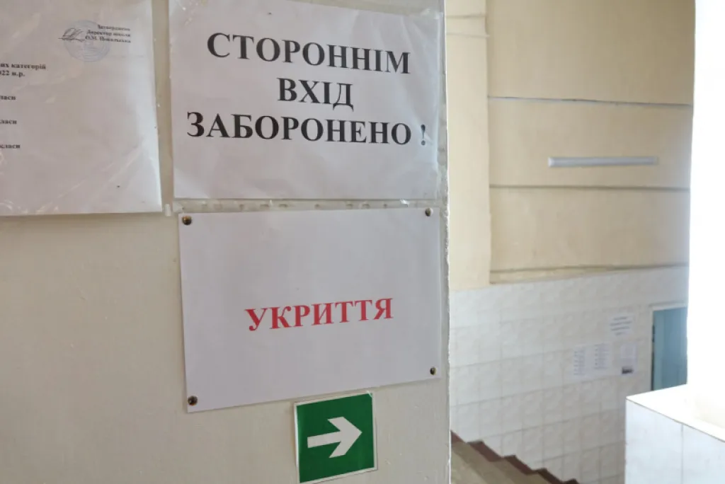 У Чернівцях десять шкіл працюють у змішаному форматі через брак укриттів