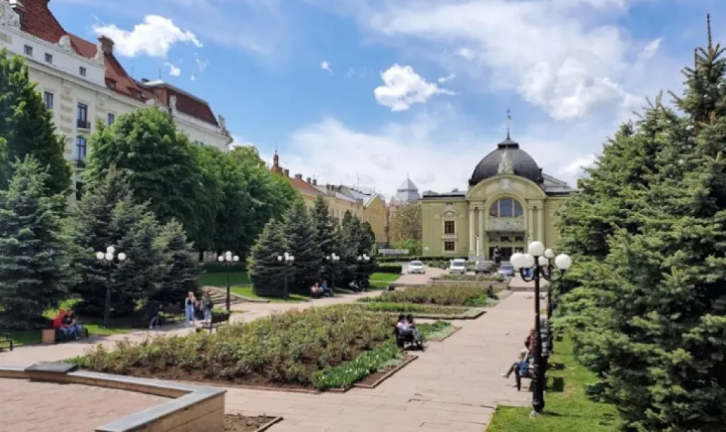 У центрі Чернівців тимчасово перекриють Театральну площу через святковий захід