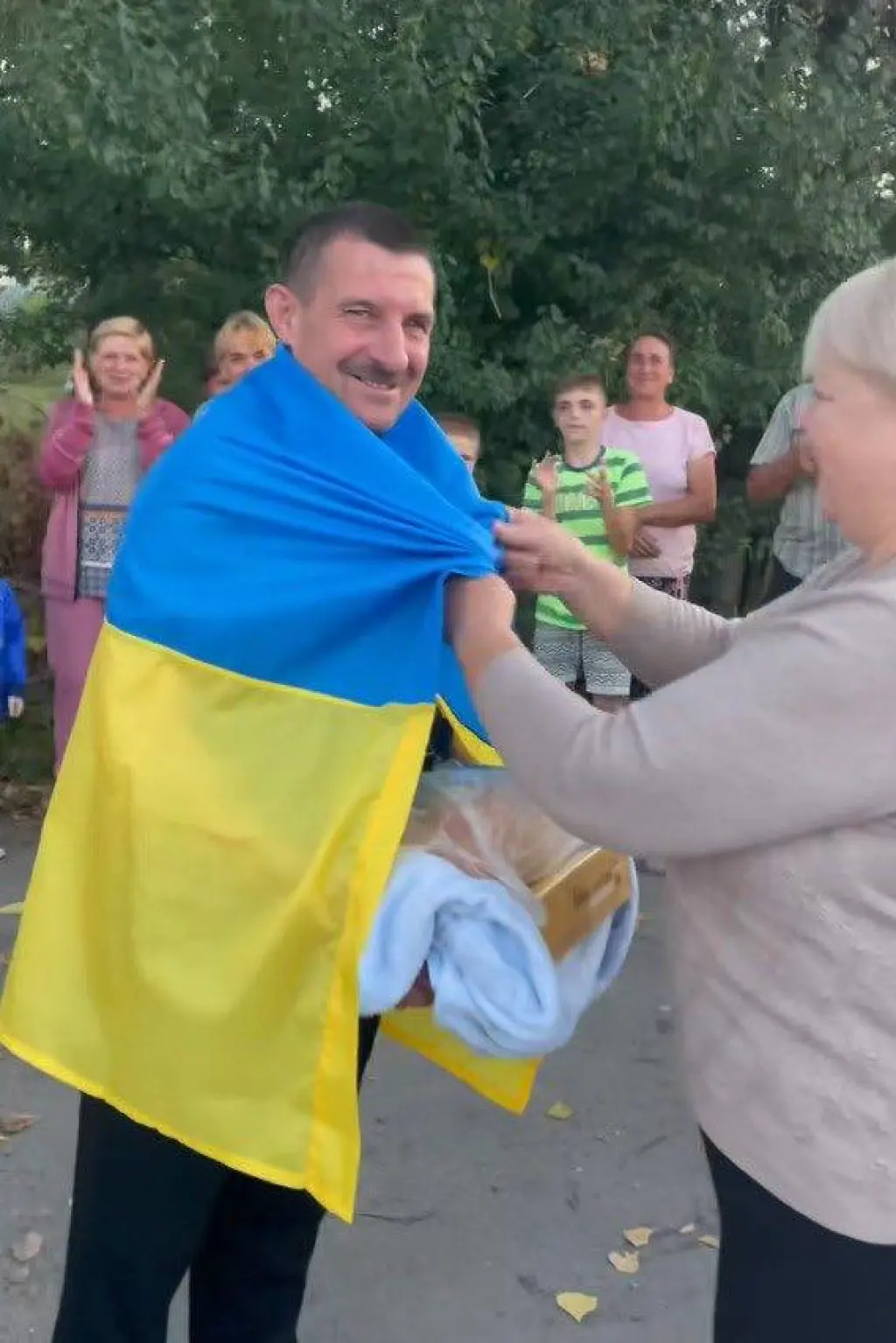 Боєць із Сокирянщини повернувся додому після року полону