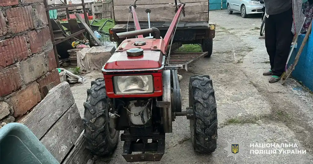 На Дністровщині чоловік перекинувся на мотоблоці та потрапив до лікарні