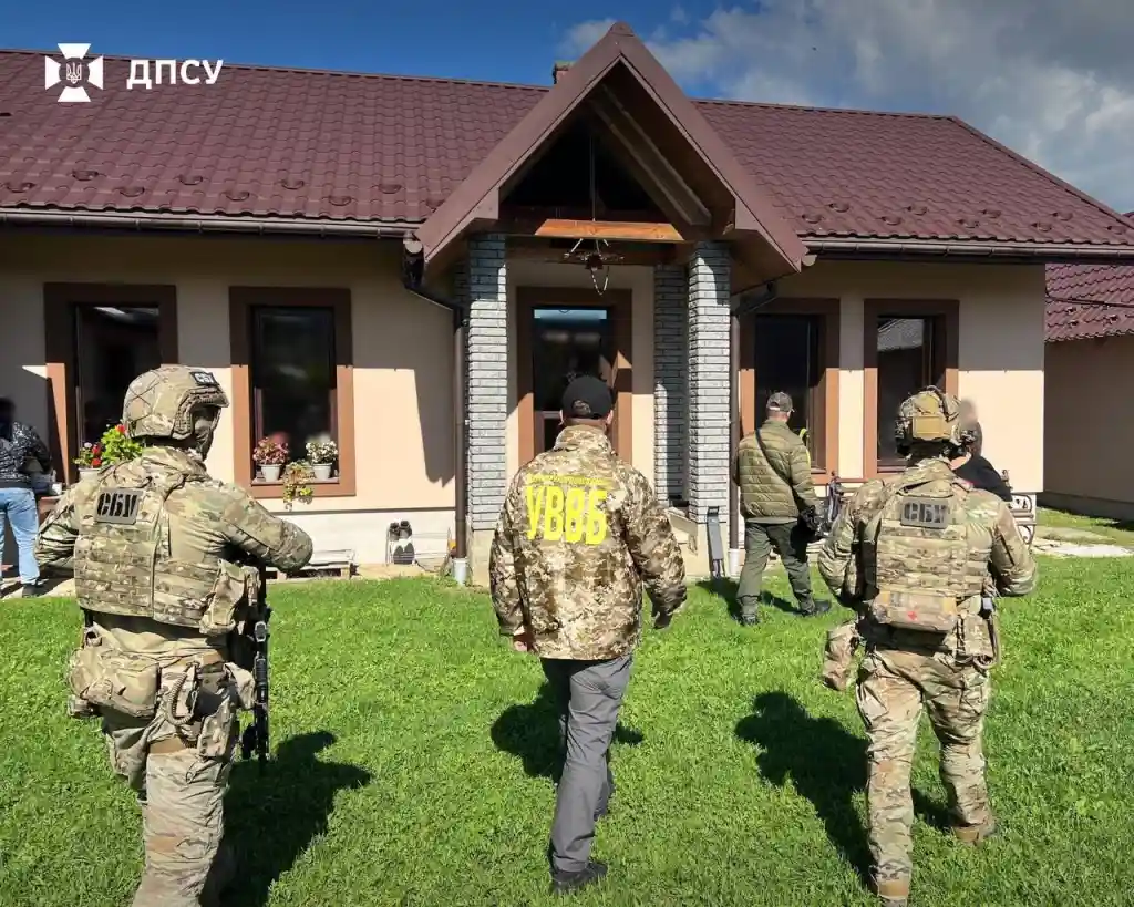 На Буковині затримали шістьох організаторів незаконного переправлення через кордон