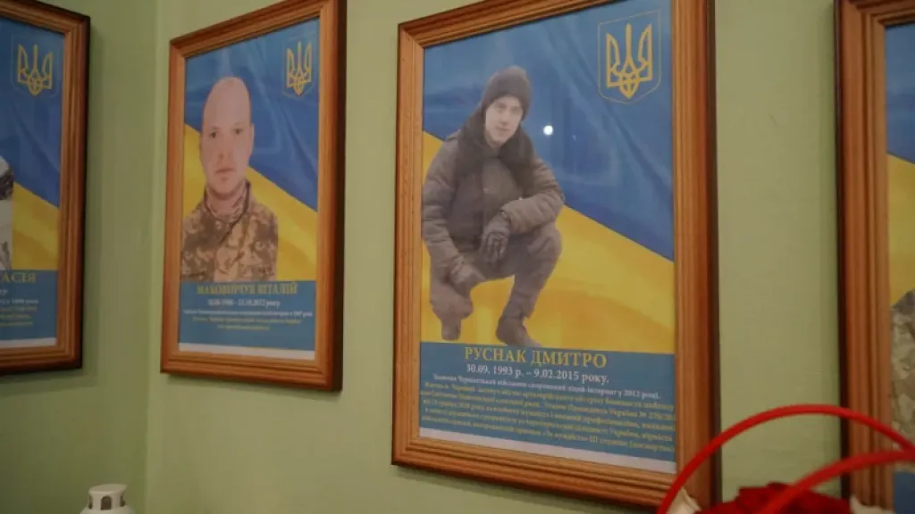 У Чернівецькому військово-спортивному ліцеї вже 14 загиблих на війні випускників