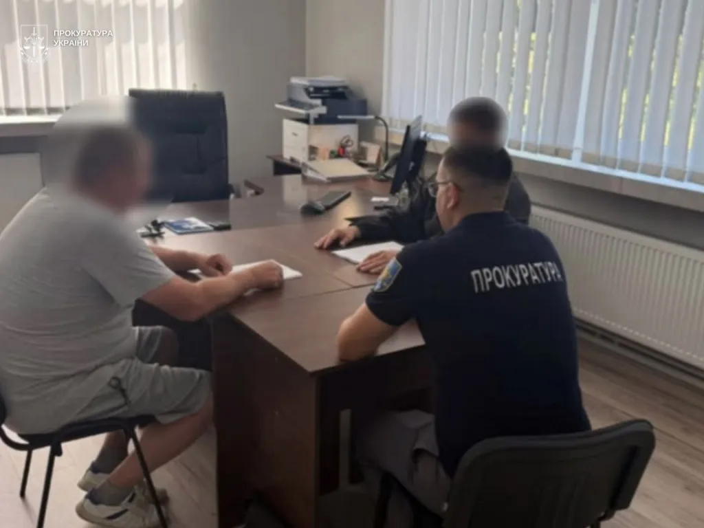 Колишнього керівника нацпарку «Хотинський» підозрюють у незаконній вирубці та розтраті понад 300 тисяч гривень