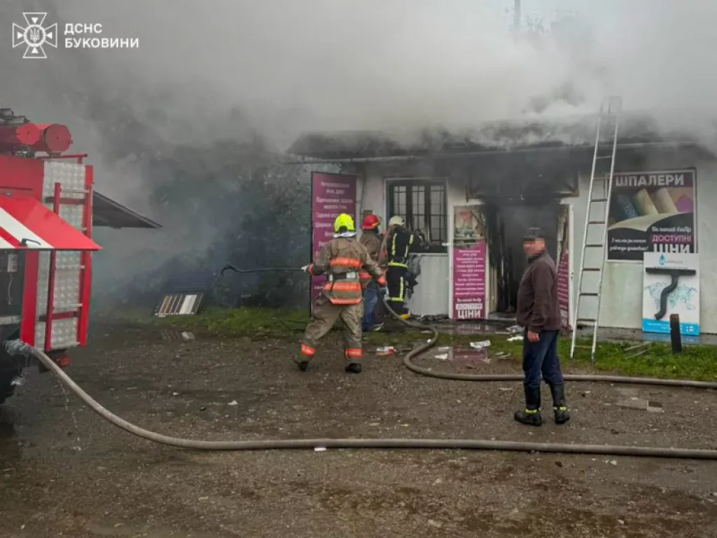На Буковині рятувальники ліквідували три пожежі за добу, серед них — займання у магазині