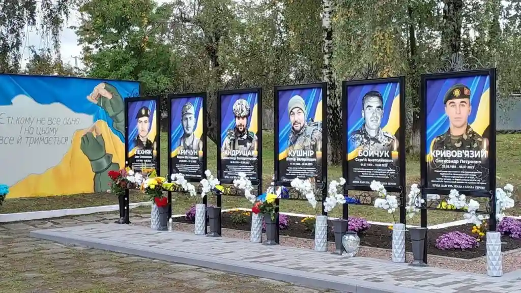 На Буковині відкрили Алею Слави на честь полеглих воїнів із Кельменецької громади