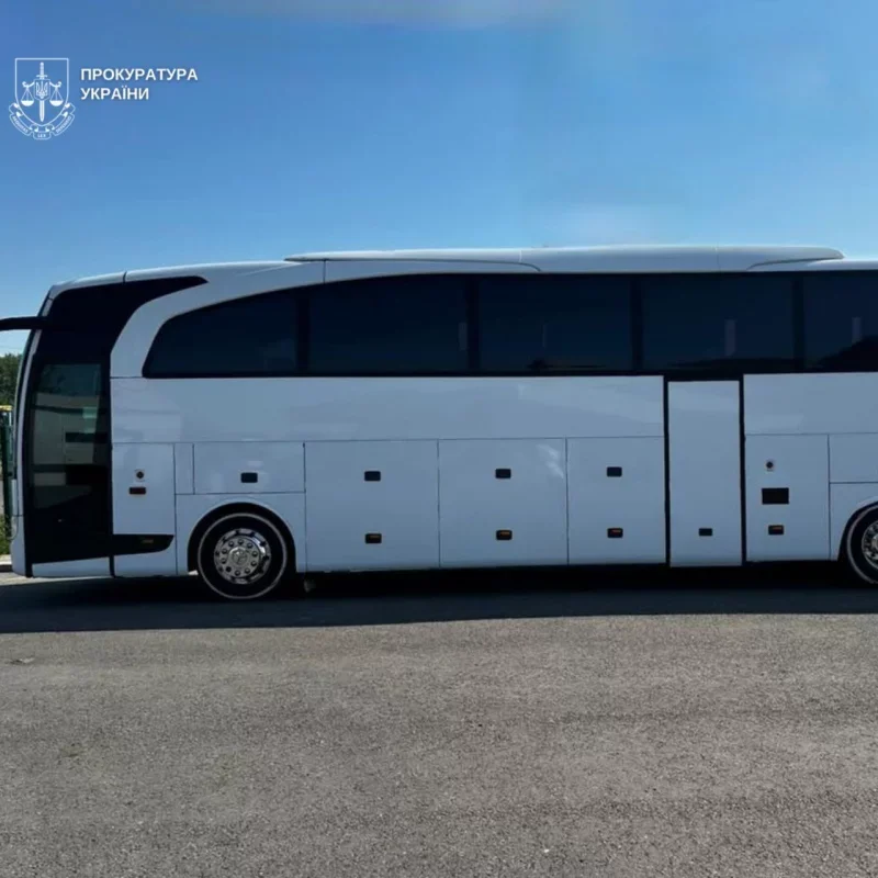 260 тисяч доларів у моторному відсіку: на Буковині водій автобуса намагався вивезти валюту до Румунії