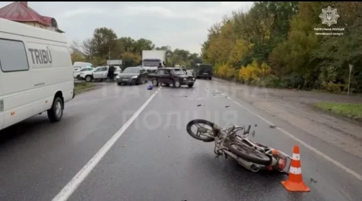На Буковині сталася аварія: поліція повідомляє про травмованих