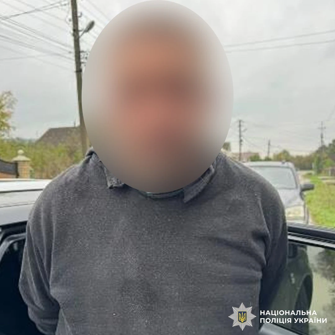 У Чернівцях викрили групу чоловіків, які підпалювали дорогі автомобілі