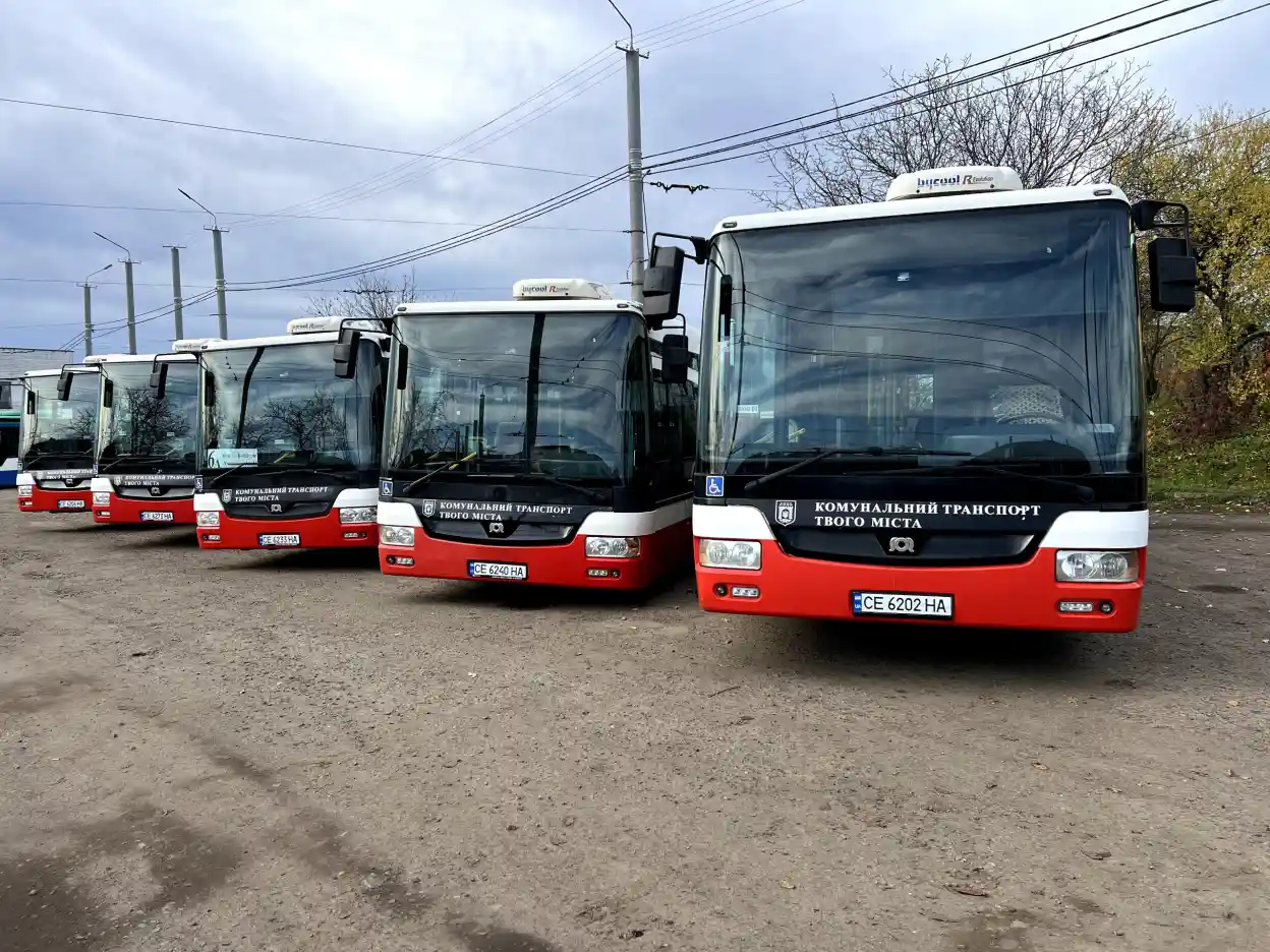 Чернівці отримали п’ять автобусів з Чехії: транспорт замінить тролейбуси на маршруті №6А