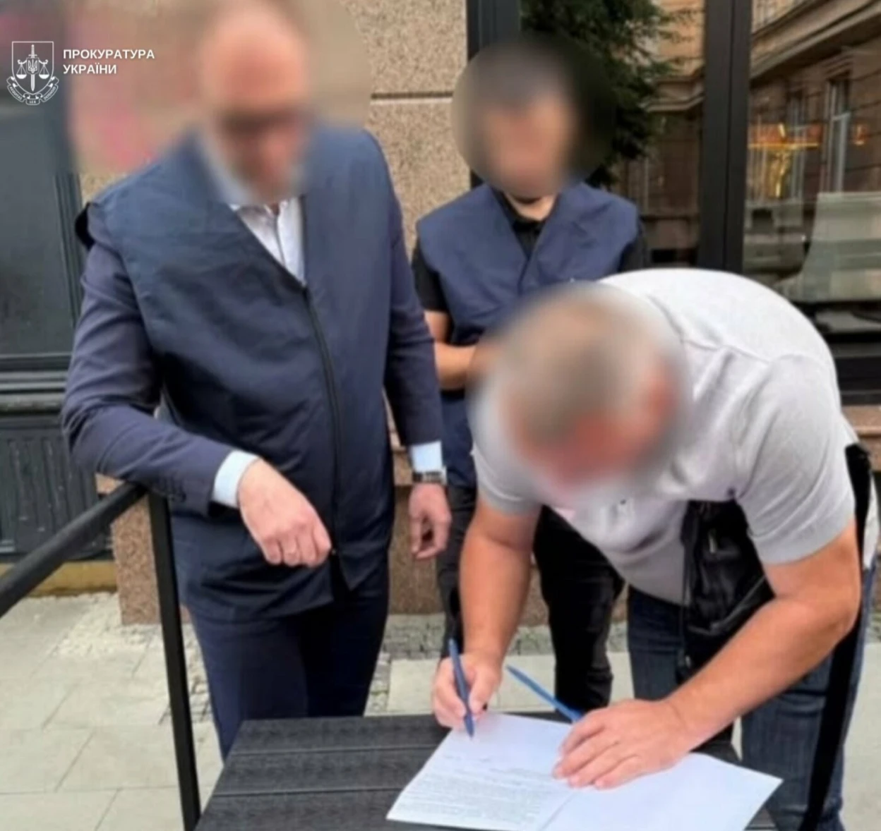 На Буковині колишній детектив БЕБ підозрюється у фальсифікації справи та пропозиції підставним людям зізнатися у злочині за гроші