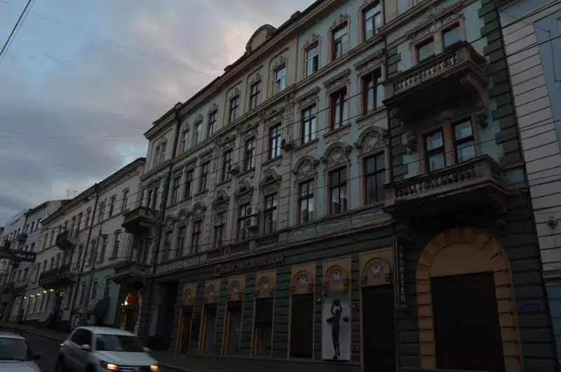 У Чернівцях виш зобов’язали укласти охоронний договір для історичної будівлі колишнього готелю «Централь»