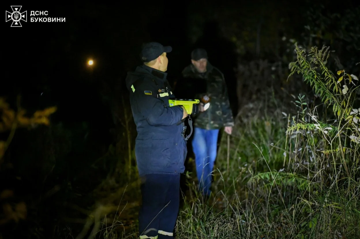 На Буковині рятувальники шукали жінку, яка заблукала в лісі разом із чоловіком