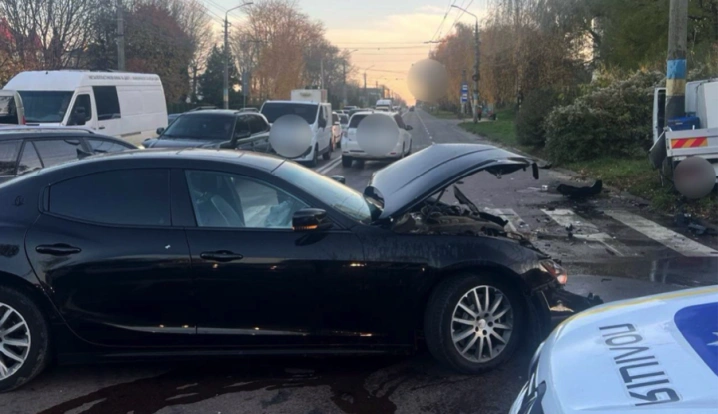 У Чернівцях на перехресті Південно-Кільцевої та Головної сталася ДТП