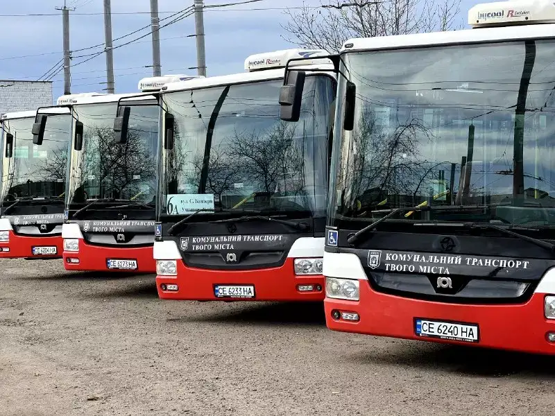 У Чернівцях простоюють 15 автобусів через нестачу водіїв