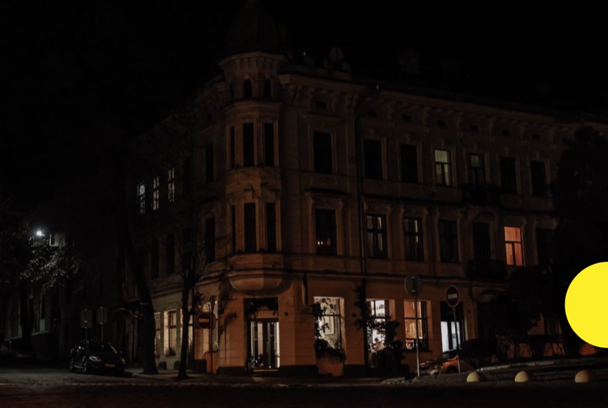У Чернівцях частково не працюють ліхтарі через перепади напруги