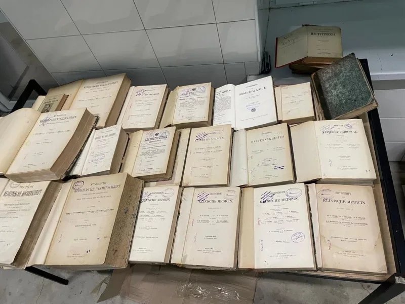 На Буковині затримали чоловіка, який намагався вивезти старовинні книги до Румунії