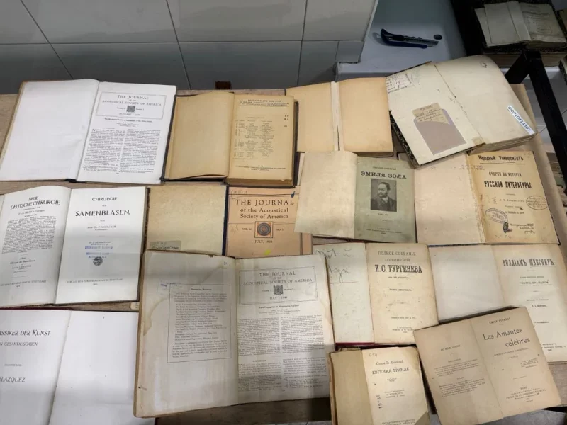 На Буковині затримали чоловіка, який намагався вивезти старовинні книги до Румунії