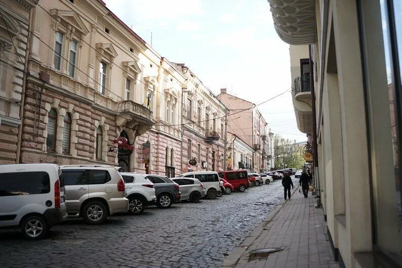 У Чернівцях завершується перетворення вулиці Заньковецької: без дротів і з новими підходами