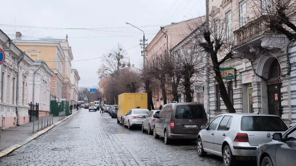 Хмарно з проясненням та дощем: прогноз погоди у Чернівцях та області 12 листопада