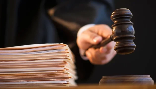 На Буковині чоловіка засудили за пограбування прикутної до ліжка бабусі