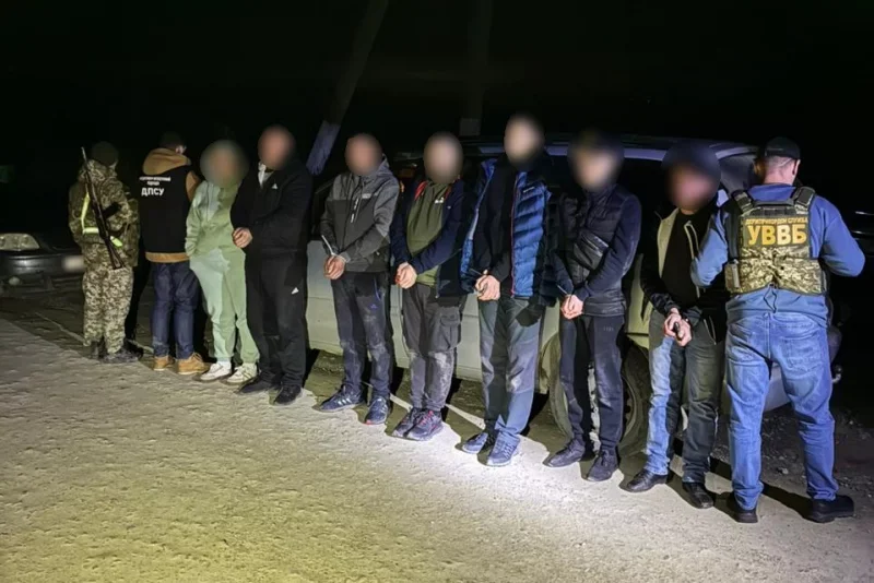На Буковині зупинили групу, яка пропонувала нелегальний перехід кордону за 10 тисяч євро