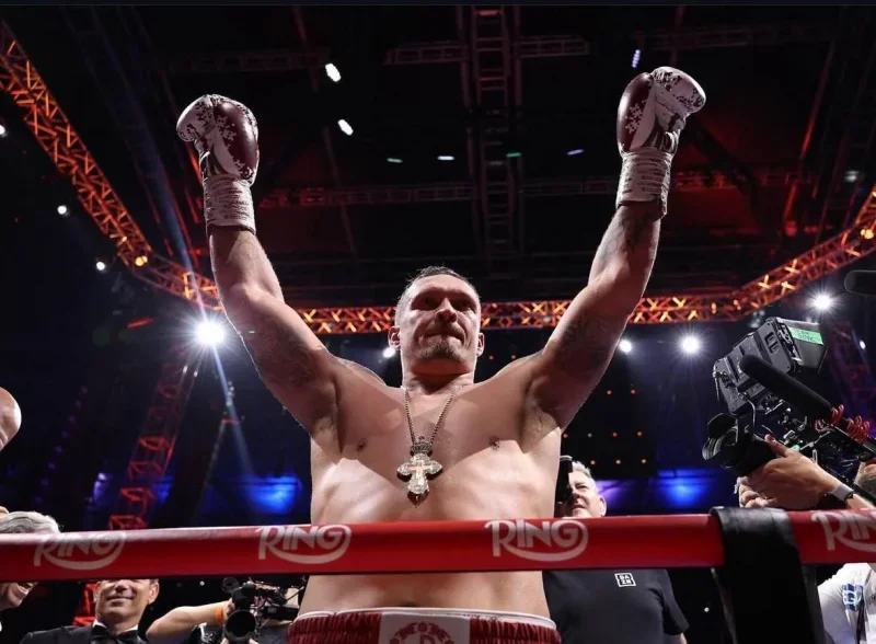 Олександр Усик звільнив титул WBO і більше не має статусу абсолютного чемпіона