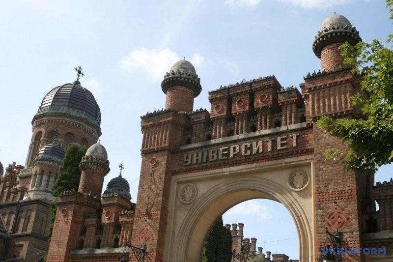 Архітектурні перлини Чернівців: п’ять знакових споруд, що варто включити до мандрівки