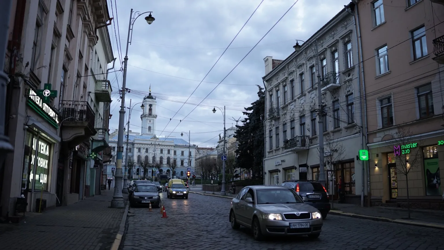 Осіння м’якість у неділю: яку погоду обіцяють Чернівцям та області 9 листопада