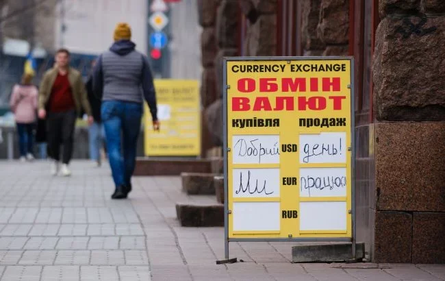 Осінній курс: як зміниться вартість долара і євро в середині жовтня