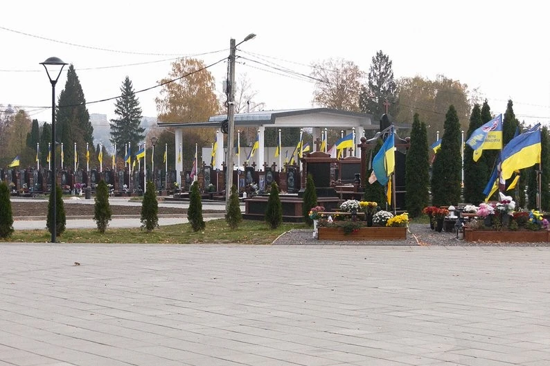 Як у Чернівцях дають останній спочинок тим, кого нікому проводжати