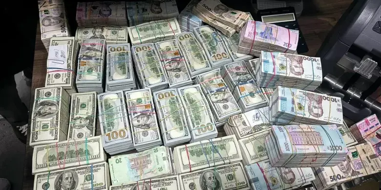 У Києві накрили фальшиву інвестплатформу, що виманювала гроші у європейців