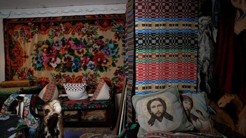 «Килими, що пам’ятають покоління»: історія буковинської родини, яка перетворила родинне ремесло на живий музей