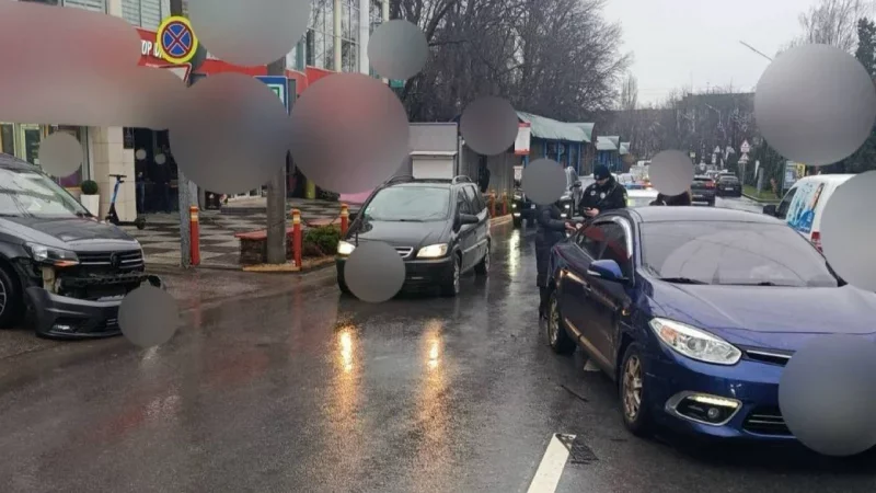 Чернівці: ДТП ускладнила рух на вулиці Небесної Сотні
