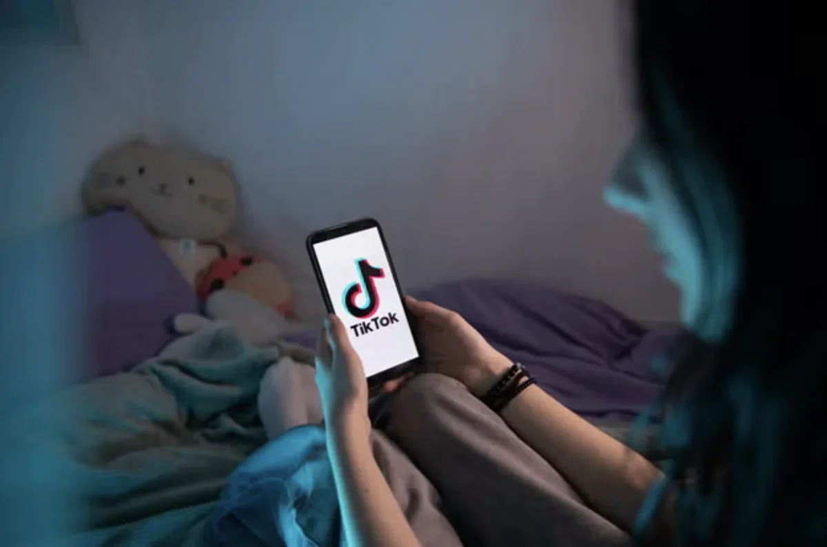 Надмірний перегляд TikTok та Instagram призводить до “гниття мозку”