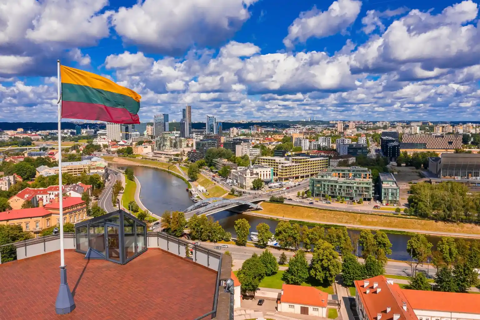 Журналісти литовського суспільного мовника влаштували протест через загрозу політичного контролю