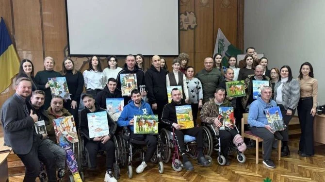 Військові, які проходять реабілітацію у Вижниці, взяли участь у майстер-класі з живопису