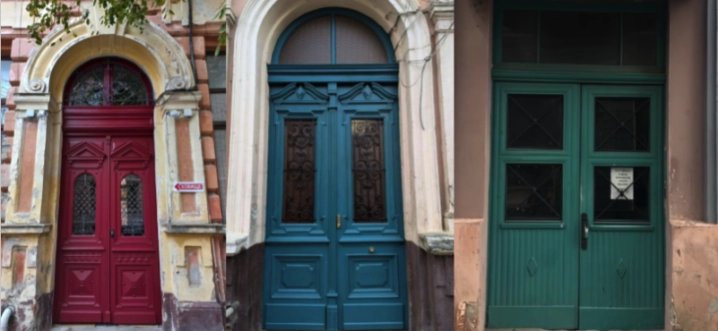 Блакитні, червоні, жовті: Віталій Москалюк про таємниці, які приховують старі двері Чернівців