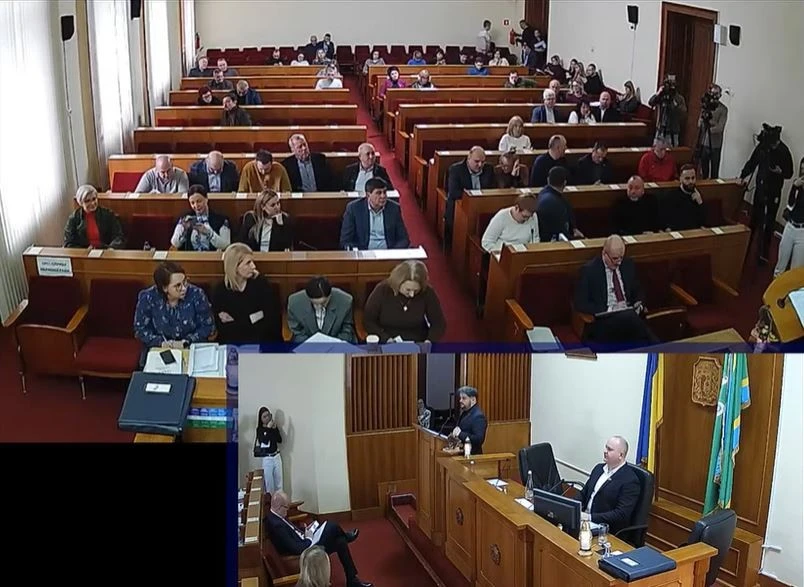 Чернівецька облрада не розпочала сесію через відсутність кворуму: емоційні звинувачення пролунали з трибуни