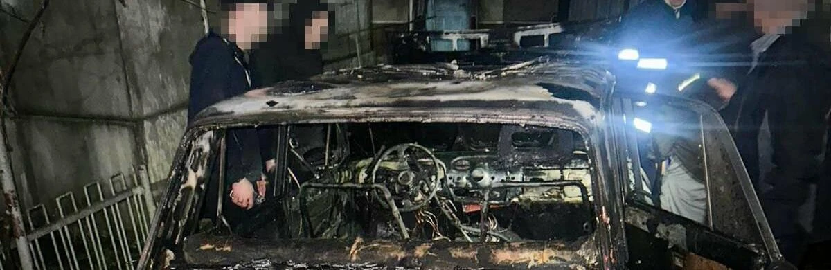 За ніч на Буковині сталися дві пожежі автівок: деталі від рятувальників