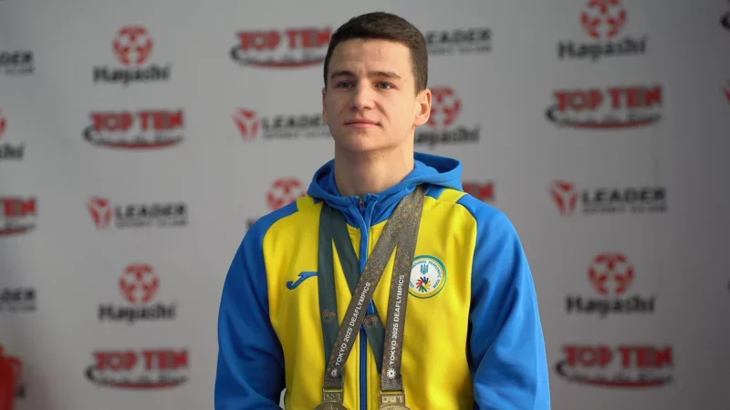 Іван Урсатій з Чернівців здобув історичне золото на Дефлімпійських іграх у Токіо