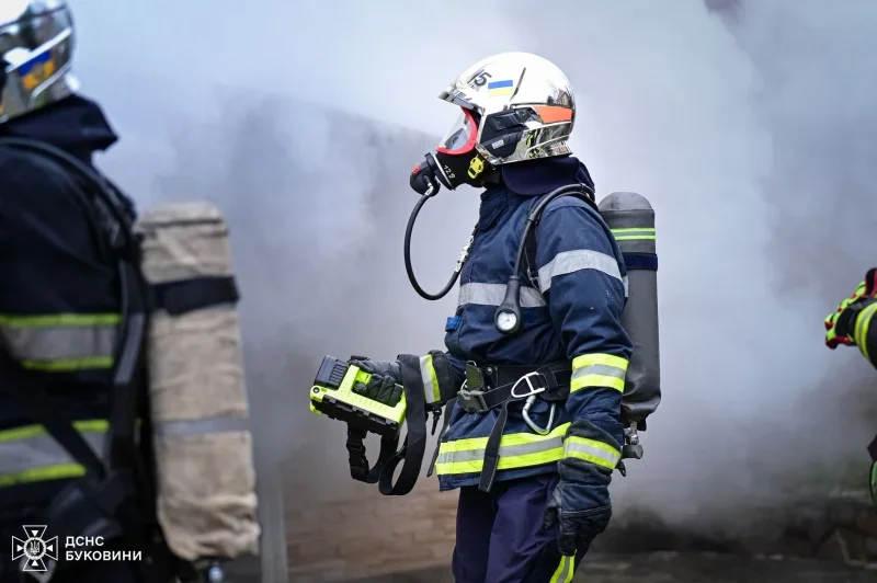 Різдвяна пожежа на Буковині: у Малинці ледь не згорів будинок