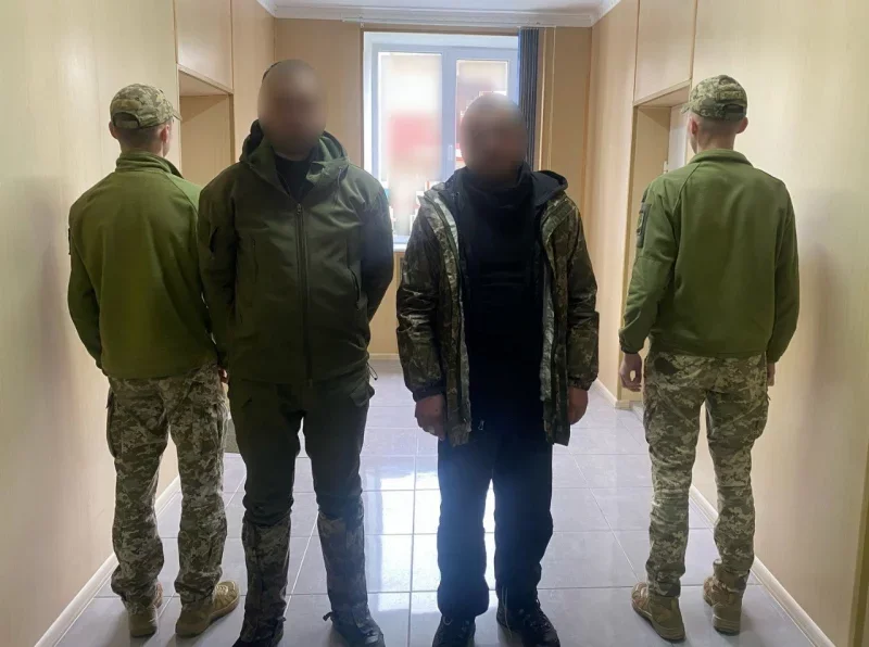 Прикордонні курйози Буковини: від мільйонів під капотом до пригод у горах
