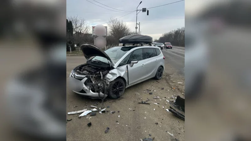 На трасі біля Чернівців зіткнулися два Opel: обійшлося без травм