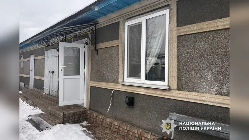 82-річний пенсіонер на Буковині поранив односельця ножем: поліція затримала нападника