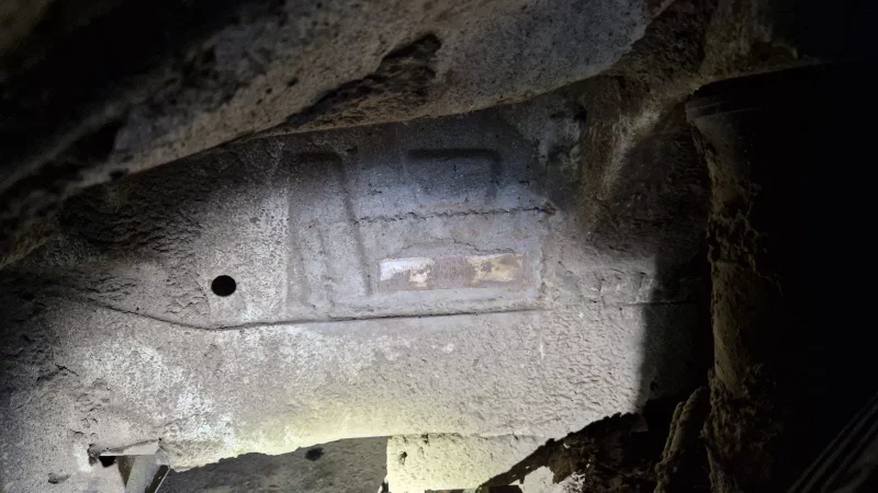 На Буковині на кордоні затримали мікроавтобус із видаленим VIN-кодом