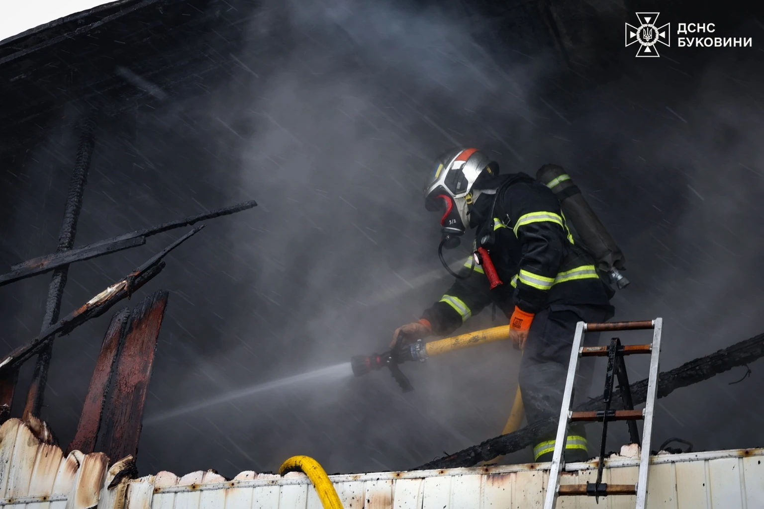 На Буковині двоє дітей травмувалися через вибух саморобного котла
