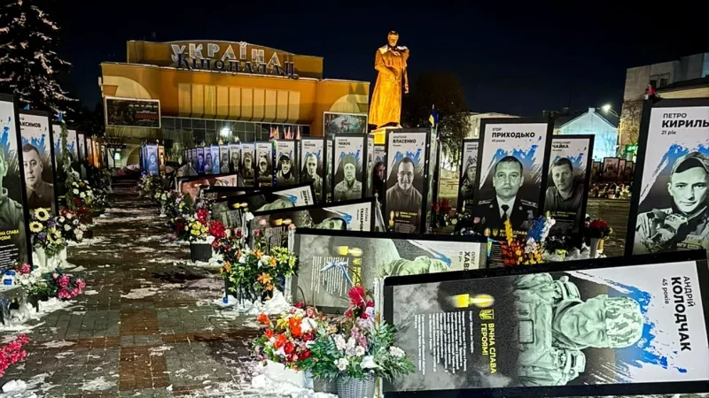 У Рівному нетвереза жінка сплюндрувала алею пам’яті героїв